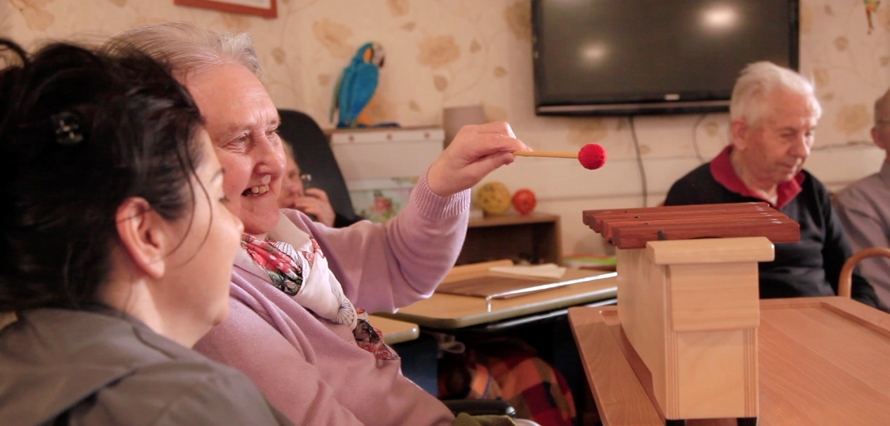 A music group at Moss Park Care Home, Music as Therapy International